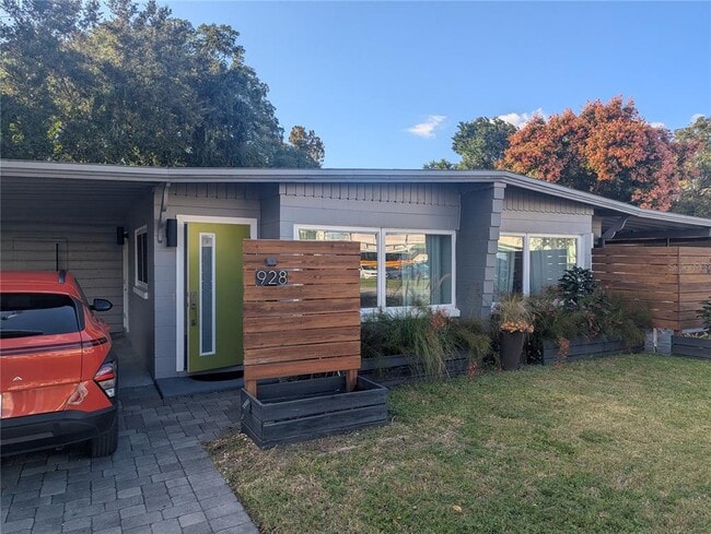 Primary Photo - 928 S Bumby Ave