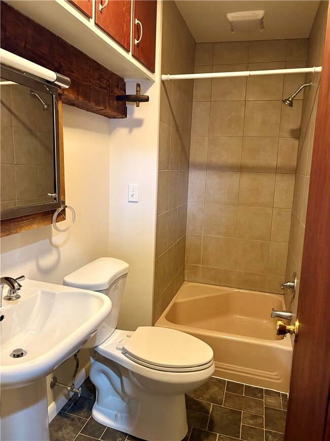 Building Photo - 116 W High St