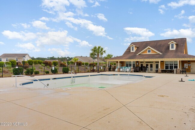 Building Photo - 2108 Stonecrest Dr NW