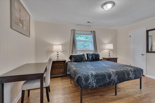 Building Photo - 210 Parthenia Dr