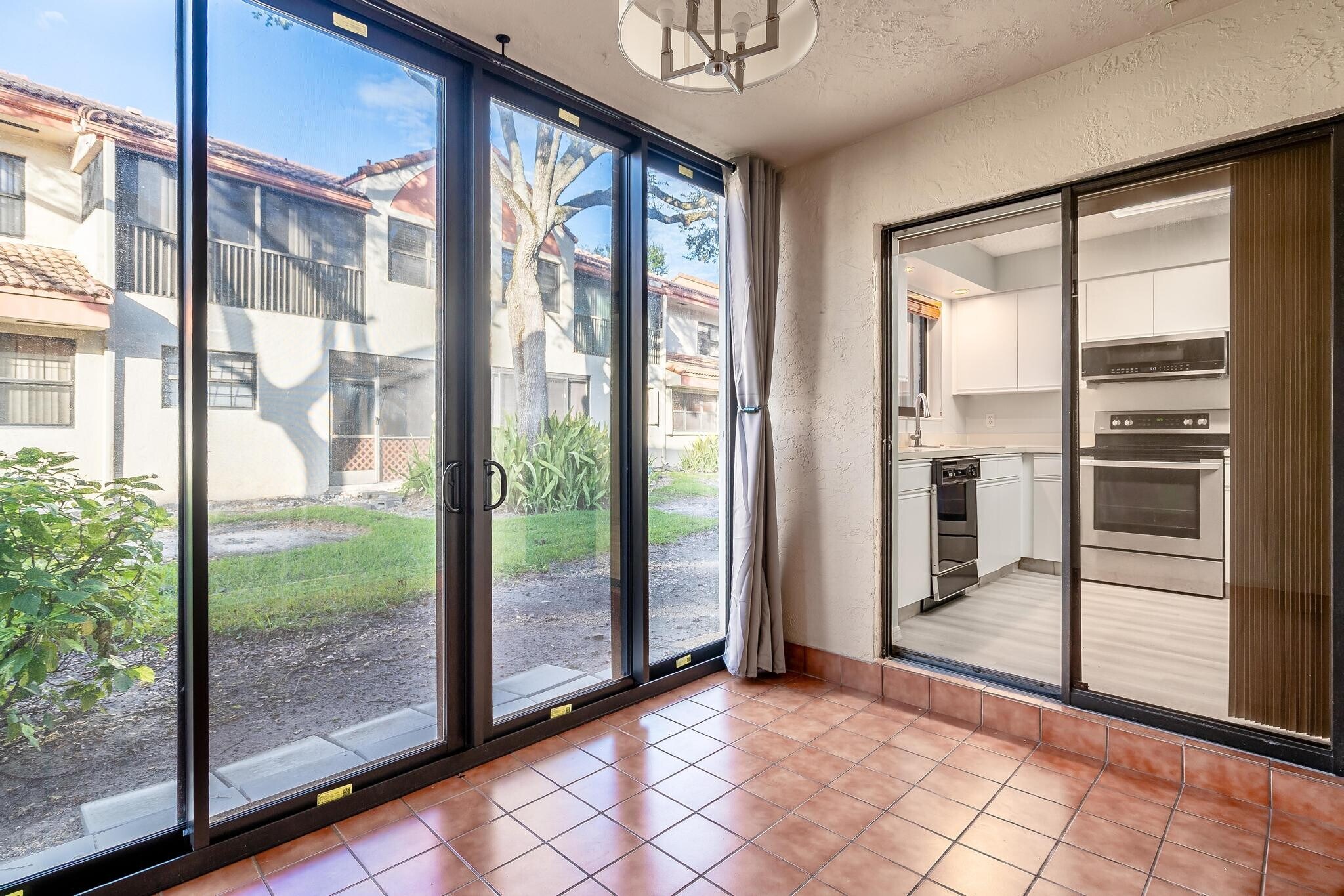 Building Photo - 3351 Emerald Oaks Dr