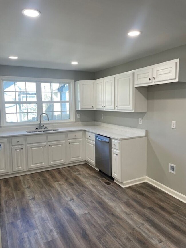 Building Photo - Renovated 3 Bedroom 1 Bath Home for Rent!!