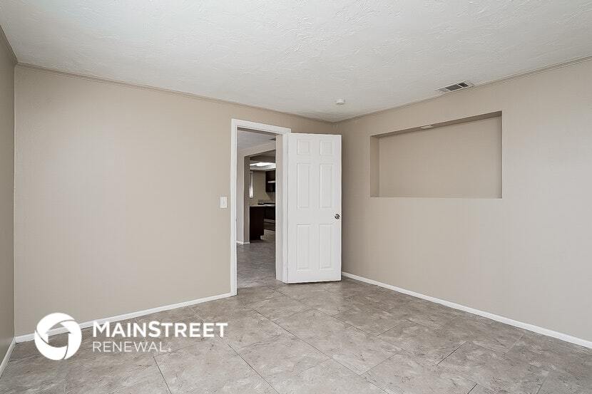 Building Photo - 11612 Crystal Lake Dr