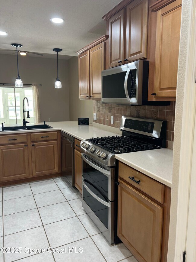 Building Photo - 1536 Grand Isle Blvd