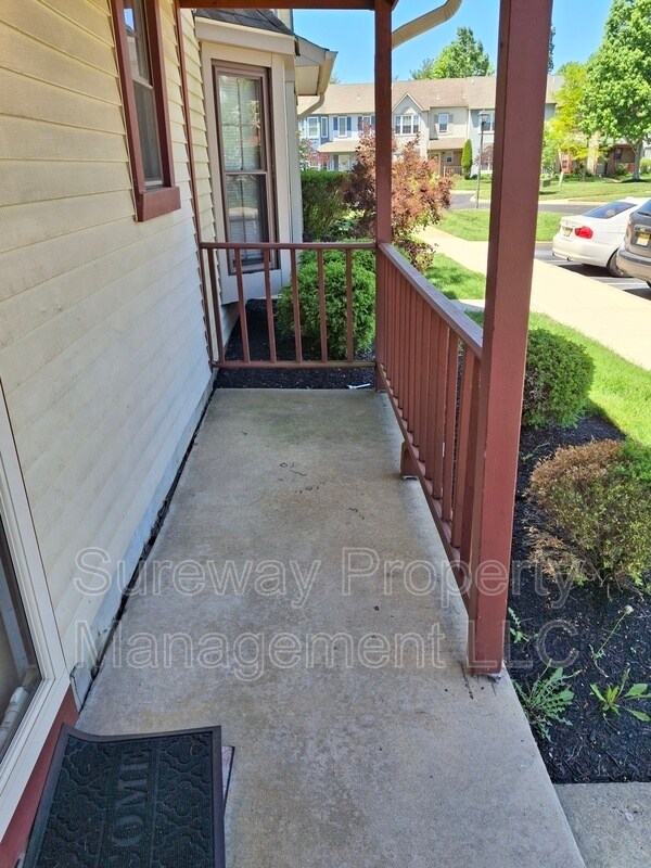 Building Photo - 127 Crown Prince Dr