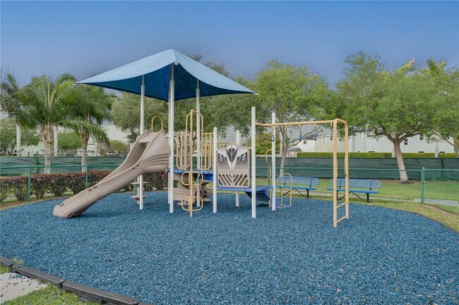 Building Photo - 3114 SE 3rd Dr