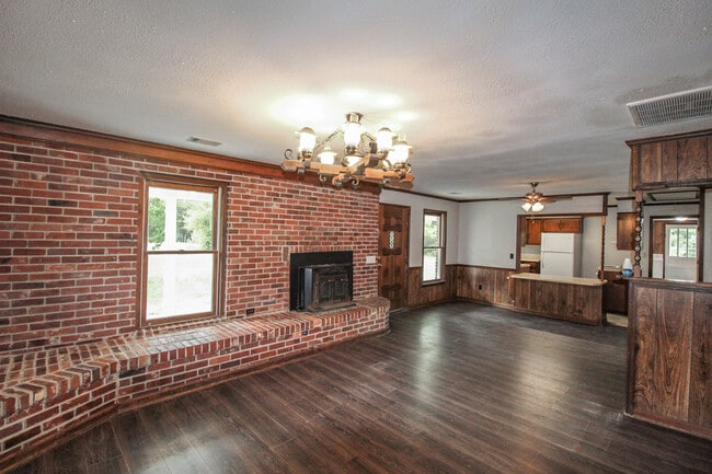 Building Photo - 6228 Rocky Ford Rd