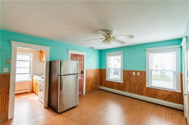 Building Photo - 455 Child St
