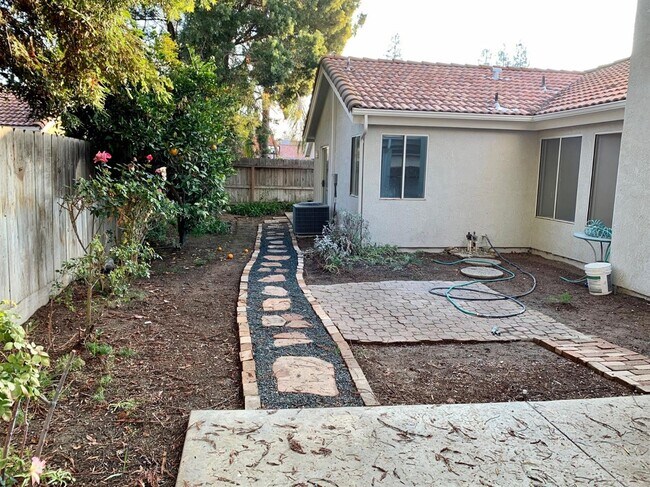 Building Photo - 5570 W Los Altos Ave