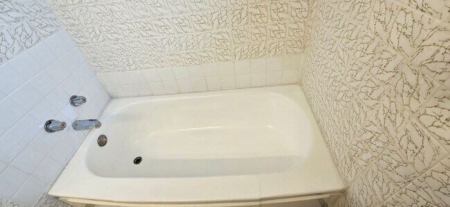 Building Photo - 1134-1138 N Akron St