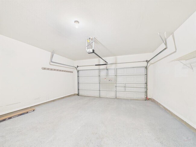 Building Photo - 18816 Sandy Shore Dr
