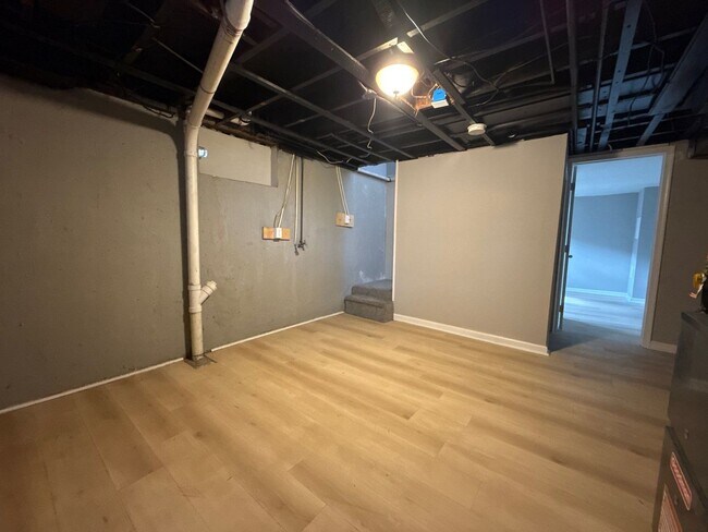 Building Photo - Two Bedroom House In Baltimore City