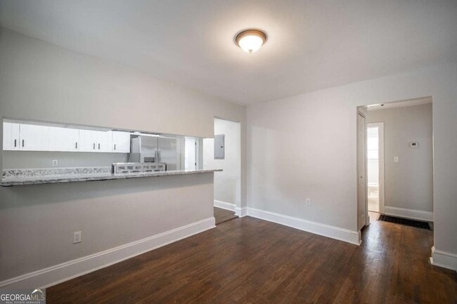 Building Photo - 2137 Delowe Dr