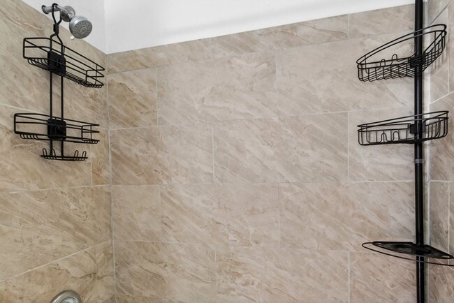 Building Photo - 2011 W 16th St