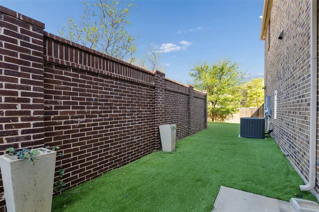Building Photo - 628 Club Dr