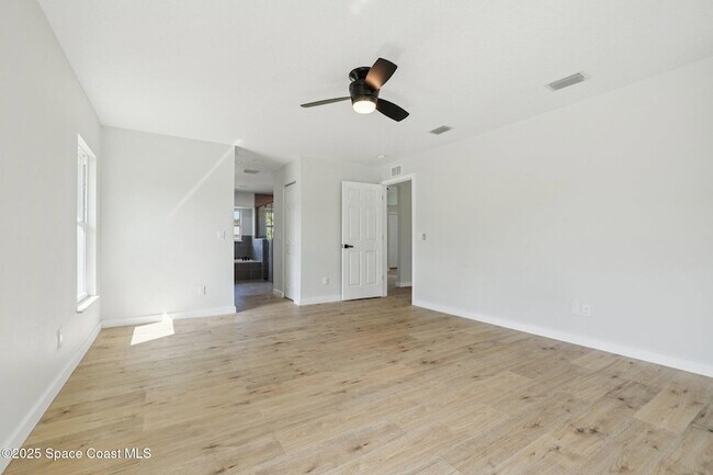 Building Photo - 1441 Eldron Blvd SE