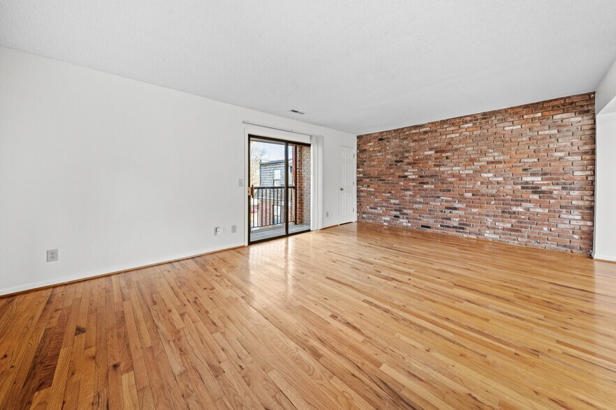 Building Photo - 4012 Oak St