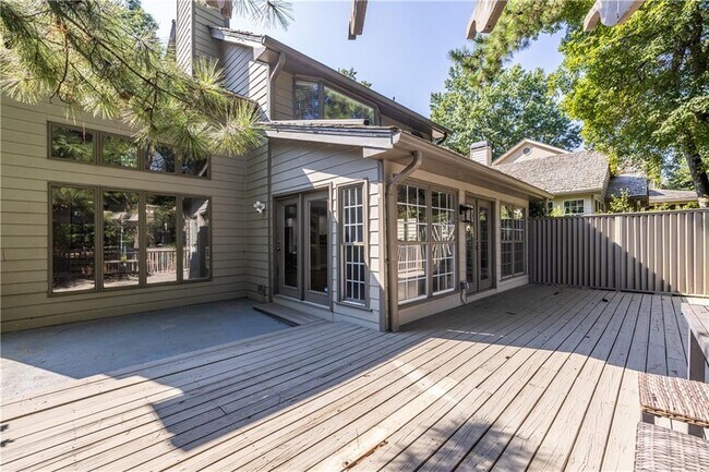 Building Photo - 2690 Camden Glen Ct