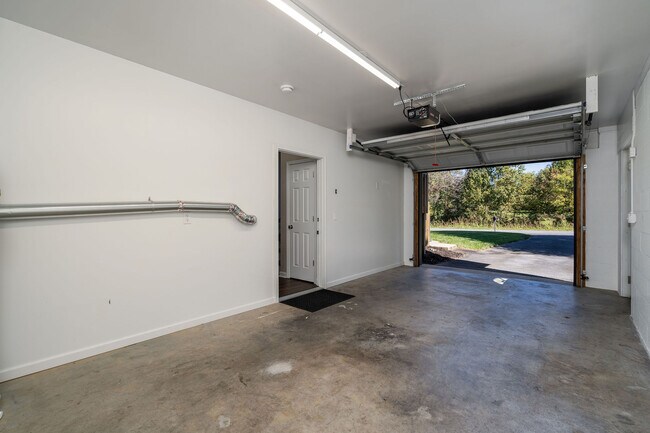 Building Photo - 112 Kings Mountain Ct