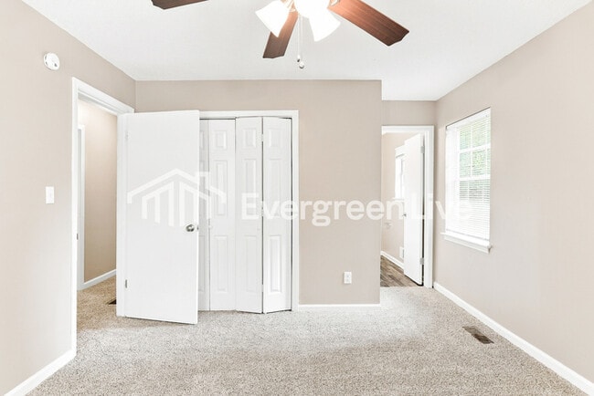 Building Photo - 1737 Molly Dr