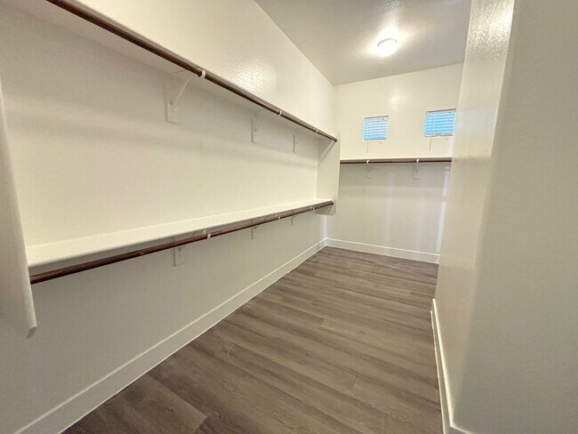 Master closet - 3497 E Loma Vista St