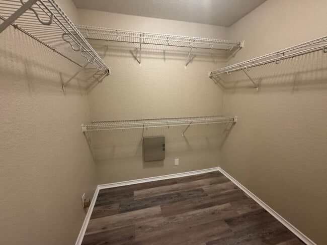 Building Photo - COMFORTABLE HOME | SINGLE STORY  |  CLOSE TO HWY 151 & 410 | SHOPPING & RESTAURANTS