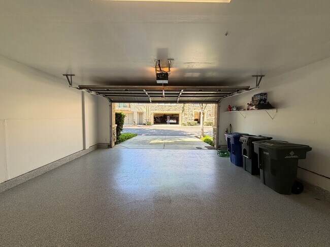 Building Photo - 3301 N Park Dr