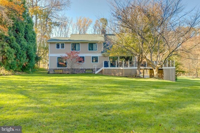 Building Photo - 1057 Vista Dr