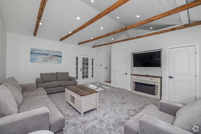 4BR, 2BA - 2,000SF - Bedroom - 9501 Clybourn Ave