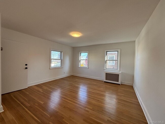 Building Photo - 14 Chamberlain Ave