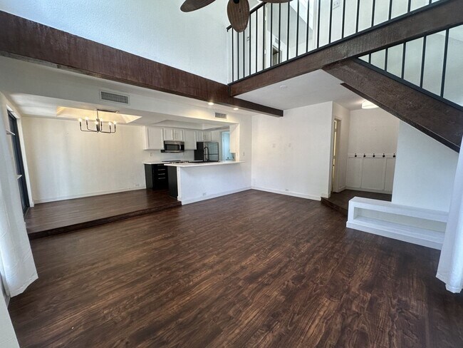 Building Photo - Point South Mountain; Located in the highly desirable Point South Mountain Community, resort styl...