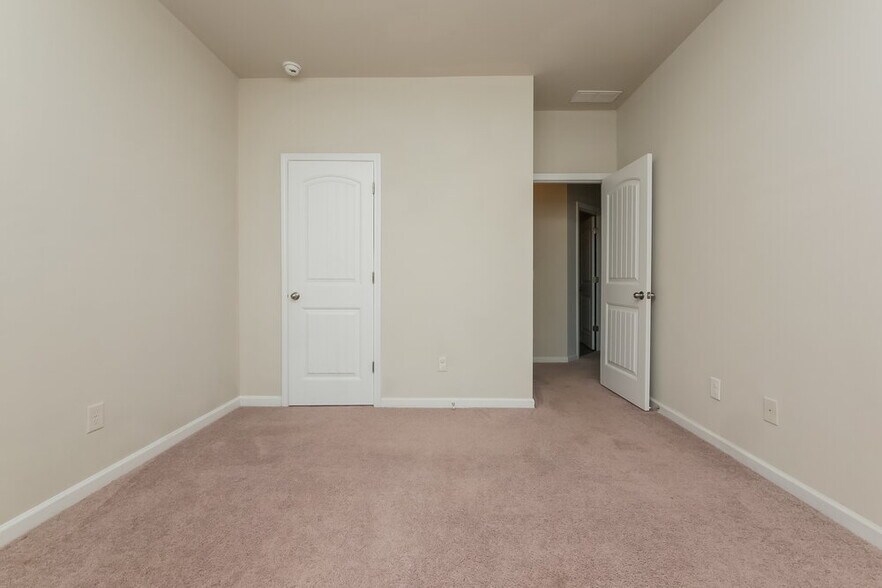 Building Photo - 143 Preserve Dr