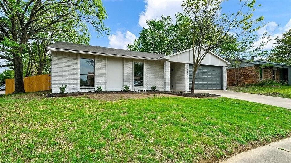 Building Photo - 7302 Hedge Dr