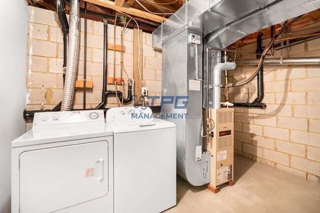 Building Photo - 14 Sand Hill Ct