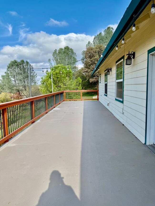 Building Photo - Unique Horse property with 2 units