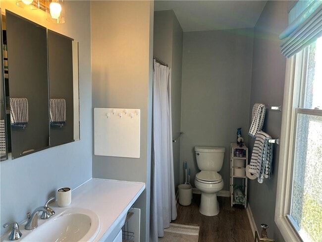 Building Photo - 49 E Bowery St