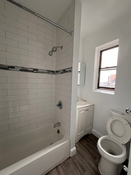 Building Photo - 149 Zabriskie St