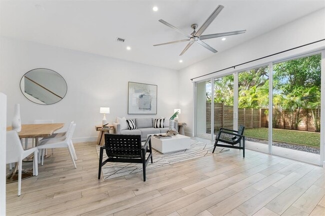 Building Photo - 1121 SW 2nd Ct