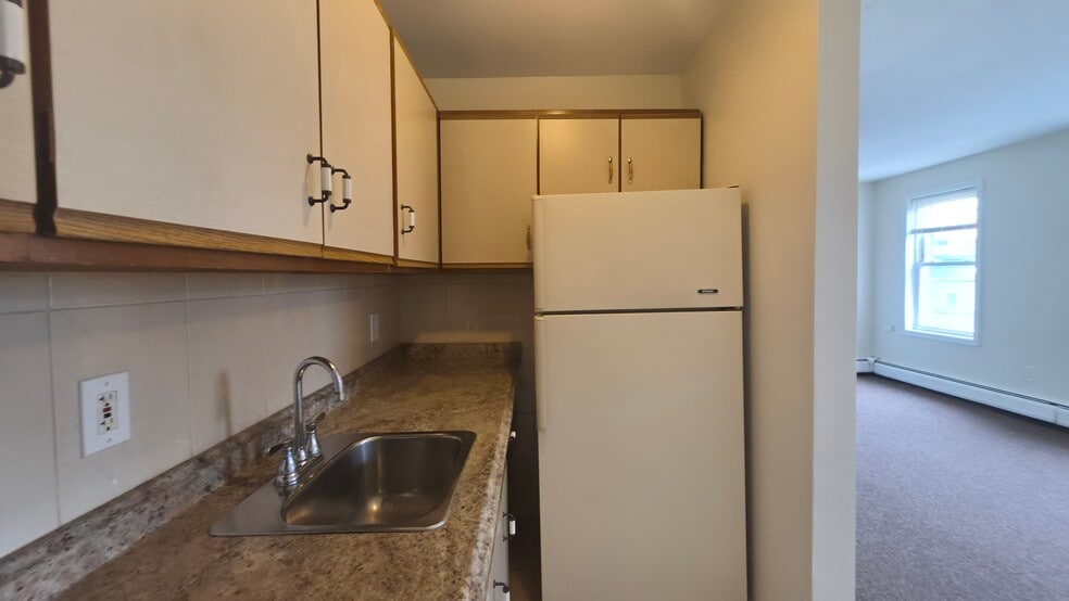 Building Photo - 77 Colgate St