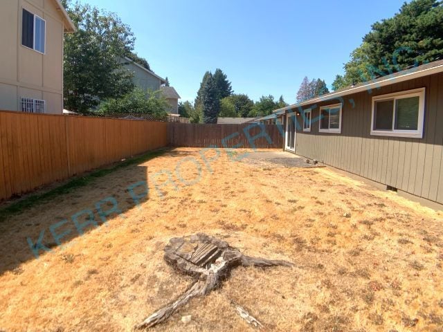 Building Photo - Charming 3-Bed Retreat with 2 Full Baths in Portland's Heart – 1000 Sq Ft of Comfort!