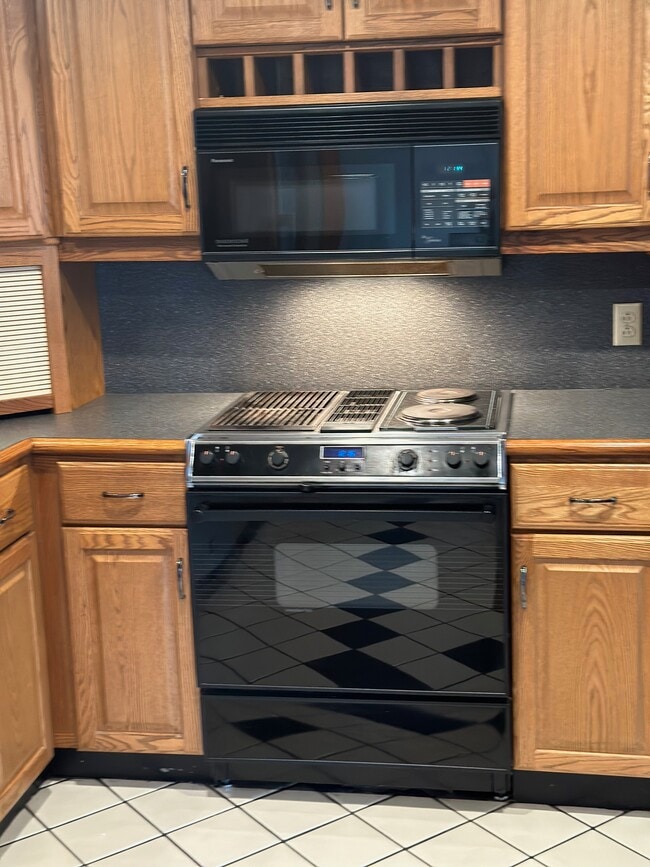 Building Photo - 6311 Saint Andrews Dr