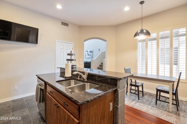 Building Photo - 15240 N Clubgate Dr