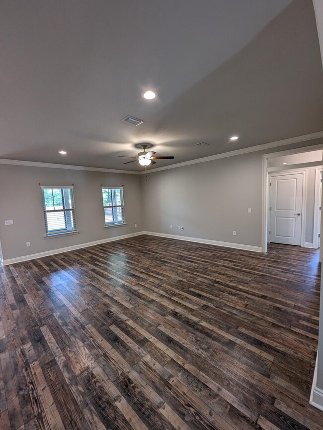 Building Photo - 8934 E River Dr