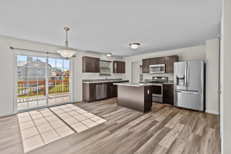 Building Photo - 614 Prairiegate Ct