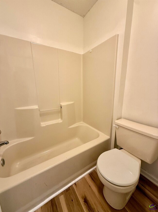 Building Photo - 126 Kensington Cir