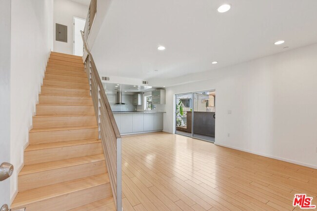 Building Photo - 3637 Dunn Dr