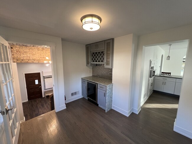 Building Photo - 220 N Graylynn Dr