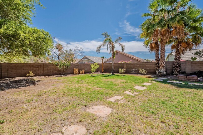 Building Photo - 4 bed, 2 bath home in Peoria