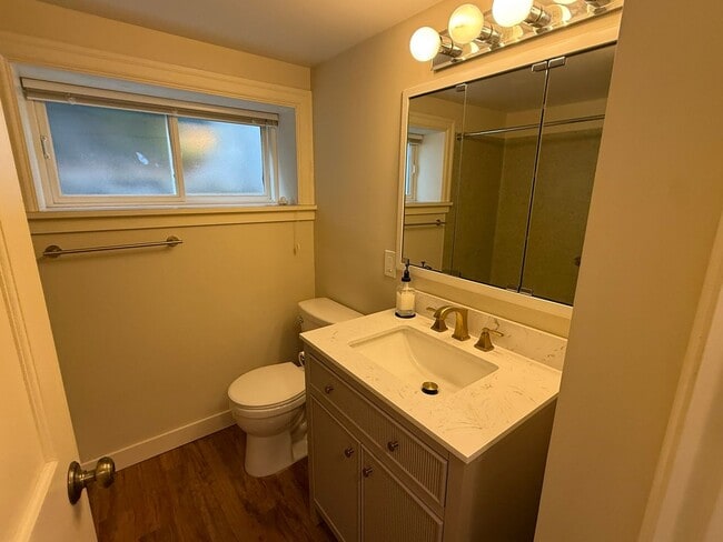 Building Photo - STEPS to Green Lake! 3BR Tudor Home w/ Lan...