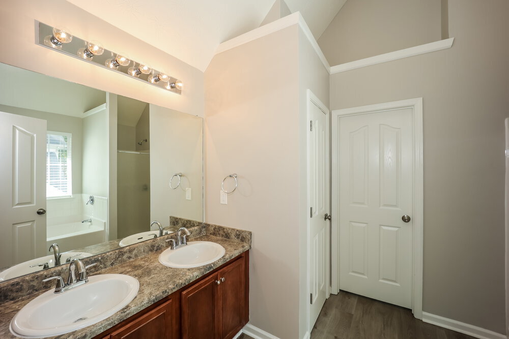 Building Photo - 6 St Charles Pl